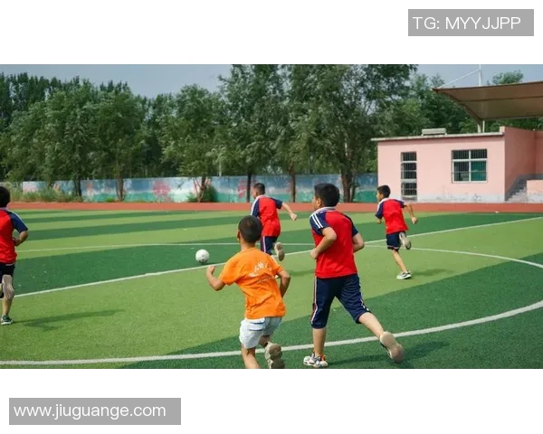 资中足球热潮兴起青少年积极参与提升技艺与团队精神 资中足球热潮兴起青少年积极参与提升技艺与团队精神